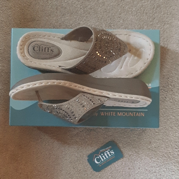 Women's Sandals - Picture 4 of 4